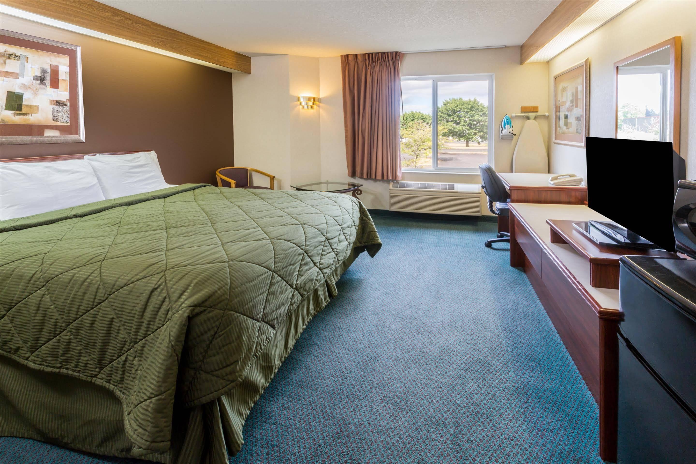 Days Inn By Wyndham Portland East Eksteriør bilde